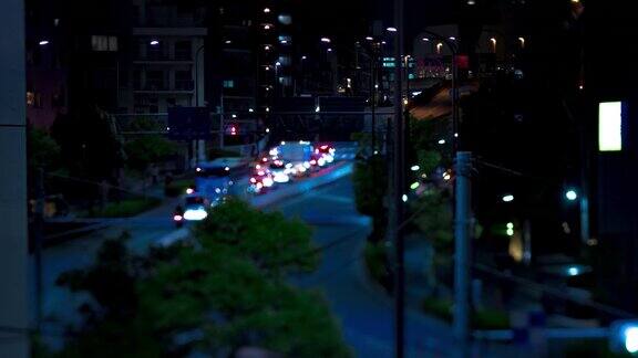 东京山手大街上的微缩交通堵塞的夜间时间变化