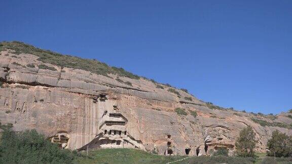 中国甘肃张掖的石窟马提寺景色优美