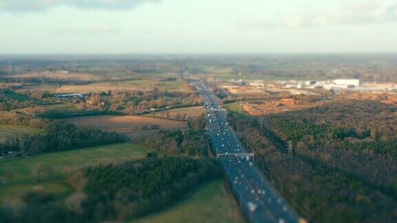 鸟瞰繁忙的高速公路英国4k