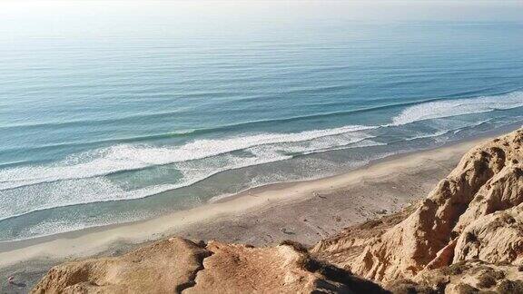 鸟瞰图的黑人海滩在圣地亚哥-加州美国
