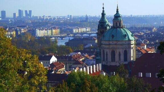 布拉格的地平线和圣尼古拉斯教堂