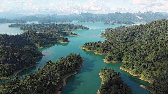 4k鸟瞰图和放大热带雨林在ChiawLan水坝在考索
