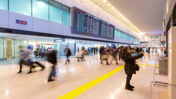 4K延时:日本成田机场到达航站楼的旅客人群