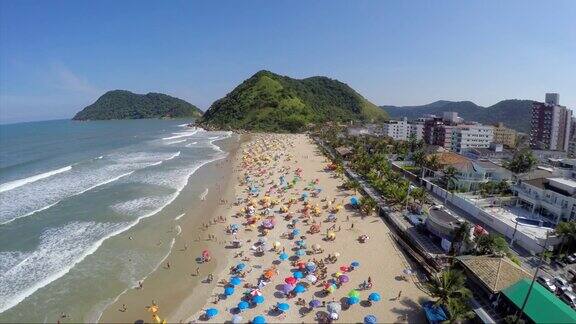 鸟瞰图瓜鲁亚海滩圣保罗巴西