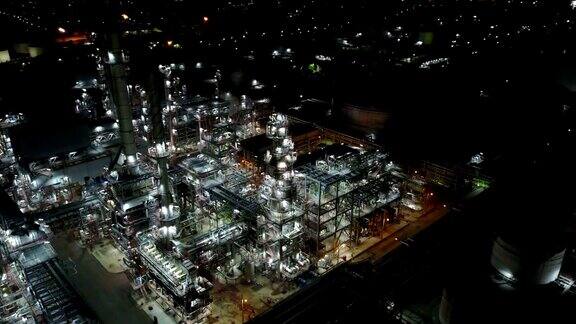 4K炼油厂周边夜景鸟瞰图