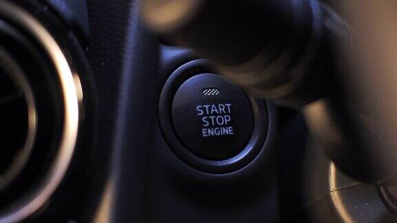 用按钮发动汽车引擎