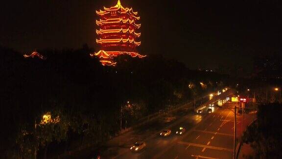 夜间照明武汉著名的黄鹤寺空中交通街道全景4k中国