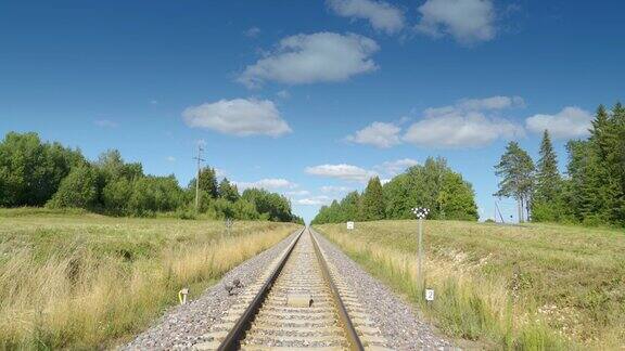 爱沙尼亚乡间铁路的景色