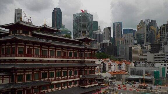 白天时间新加坡市区著名的寺庙街慢动作全景4k