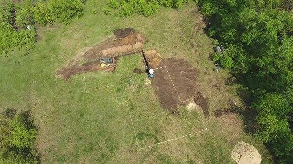 2台挖土机的架空挖掘房屋基坑