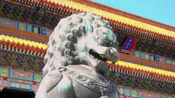 北京紫禁城太和殿前的青铜狮子