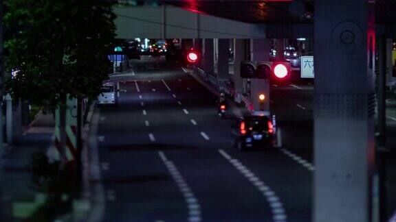 东京城市街道上的微型交通堵塞的夜晚时间流逝