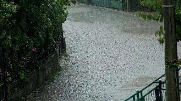 城市里的雨天