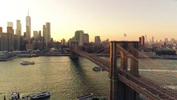 空中hyperlapse日落时分从布鲁克林高地到曼哈顿市中心和布鲁克林大桥的风景