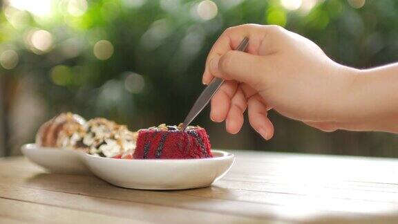 草莓熔岩蛋糕和巧克力奶油4k(超高清)