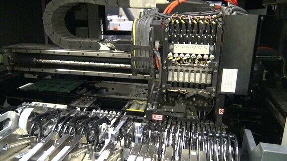 印刷电路板生产过程机器人的微芯片应用