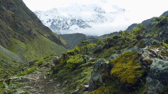 萨尔坎泰山脉徒步旅行