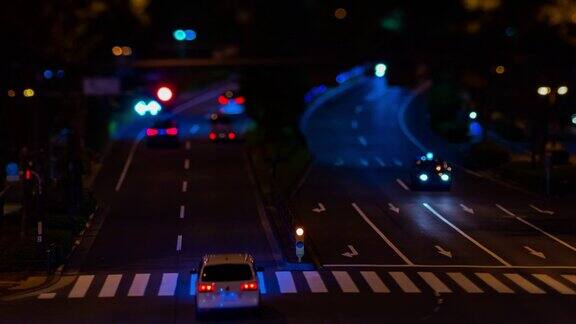 东京城市十字路口的微型交通堵塞的夜间时间流逝
