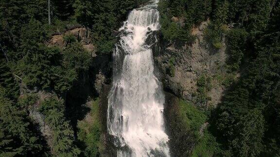 加拿大不列颠哥伦比亚省亚历山大瀑布的特写天线