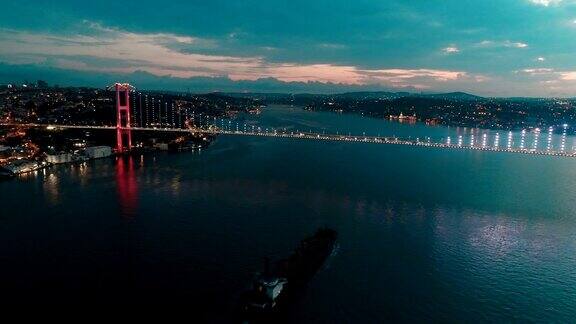 伊斯坦布尔博斯普鲁斯大桥日出(7月15日殉道者桥)4K