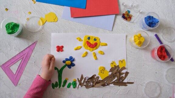孩子们用彩色的纸和粘土制作春天卡片手工制作的儿童创意项目手工艺品儿童手工艺品