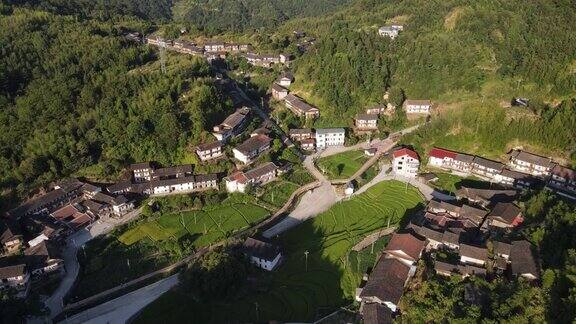 小山村的居、田、路