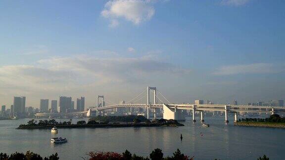 东京塔和彩虹桥构成的东京