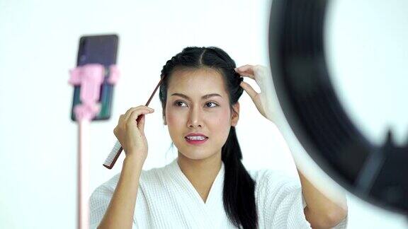 亚洲女性影响直播美容时尚每日视频视频教程她的产品