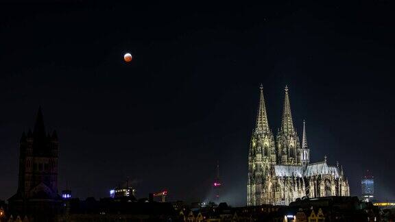 科隆大教堂上空的血月-月全食