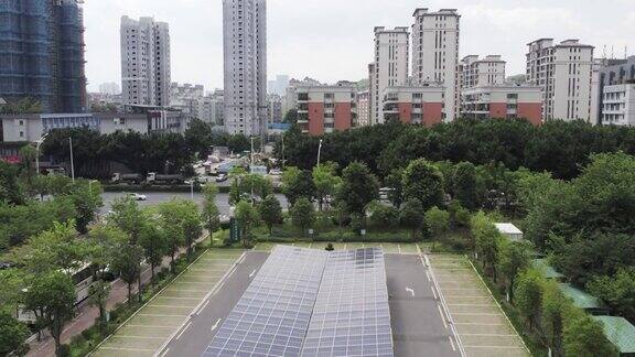 用太阳能板把停车场建在屋顶上