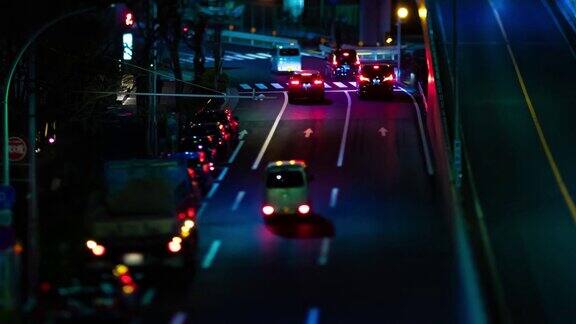 东京山手大道的微缩交通堵塞的夜间延时放大