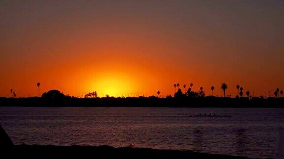 圣迭戈湾的日落在4K时间流逝