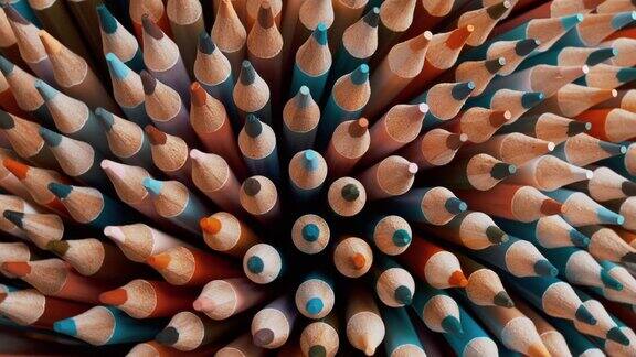 美丽的彩色彩色铅笔的背景顶部视图