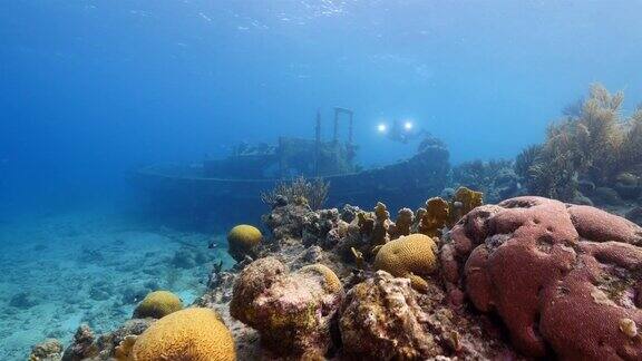 船失事'拖船'在加勒比海珊瑚礁附近库拉索岛
