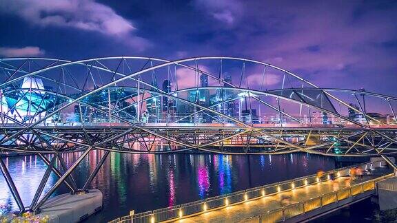 城市夜晚漫步在新加坡桥上时光流逝