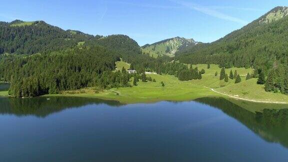 巴伐利亚阿尔卑斯山的斯皮津湖