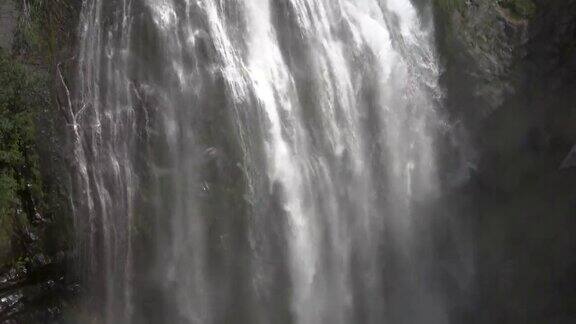 华盛顿州雷尼尔山国家公园的默特尔瀑布