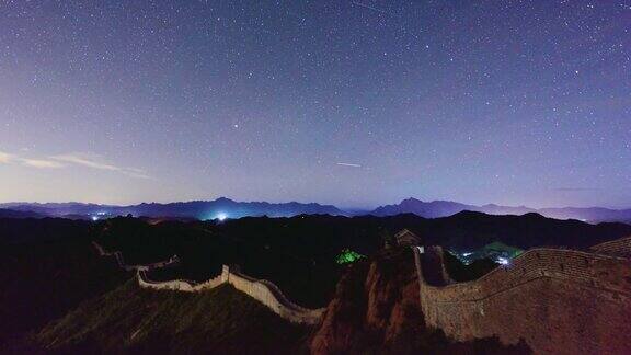 4K:移动的星星和长城在夜晚到白天的时间流逝中国