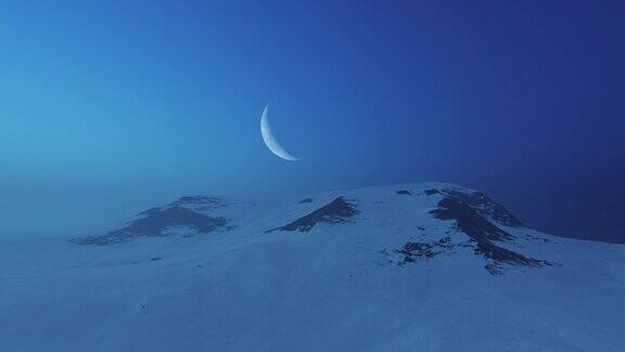 鸟瞰图的山峰与月亮