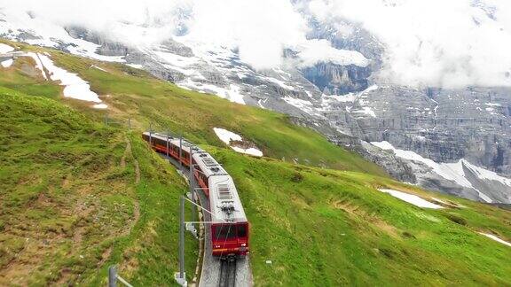 乘瑞士火车前往温根旅行