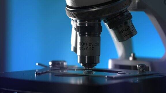 显微镜和载玻片的宏观视图科学和医疗保健技术
