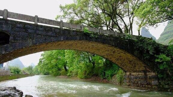 一个古老的桥