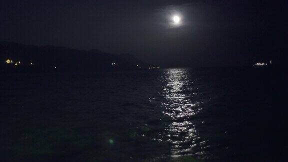 地中海的满月