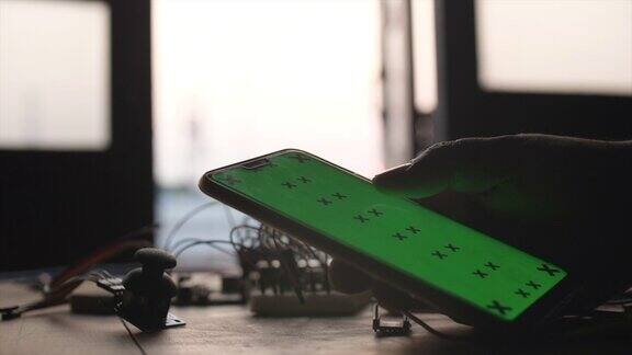 桌面手持、滚动绿色屏幕智能手机DIY电路