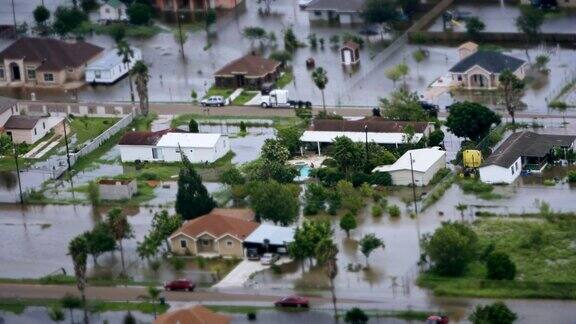 描述飓风后的洪水