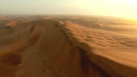 在纳米比亚沙漠的流沙之上