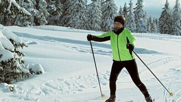TSSLOMO女子越野滑雪在自然