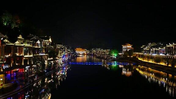 凤凰古城在中国凤凰夜景与镇光