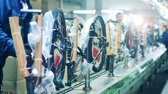 工厂里新制造的自行车