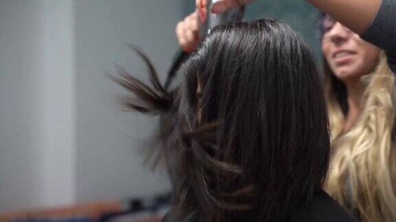 头发干燥为年轻的中东女孩长长的黑发近距离肖像拍摄
